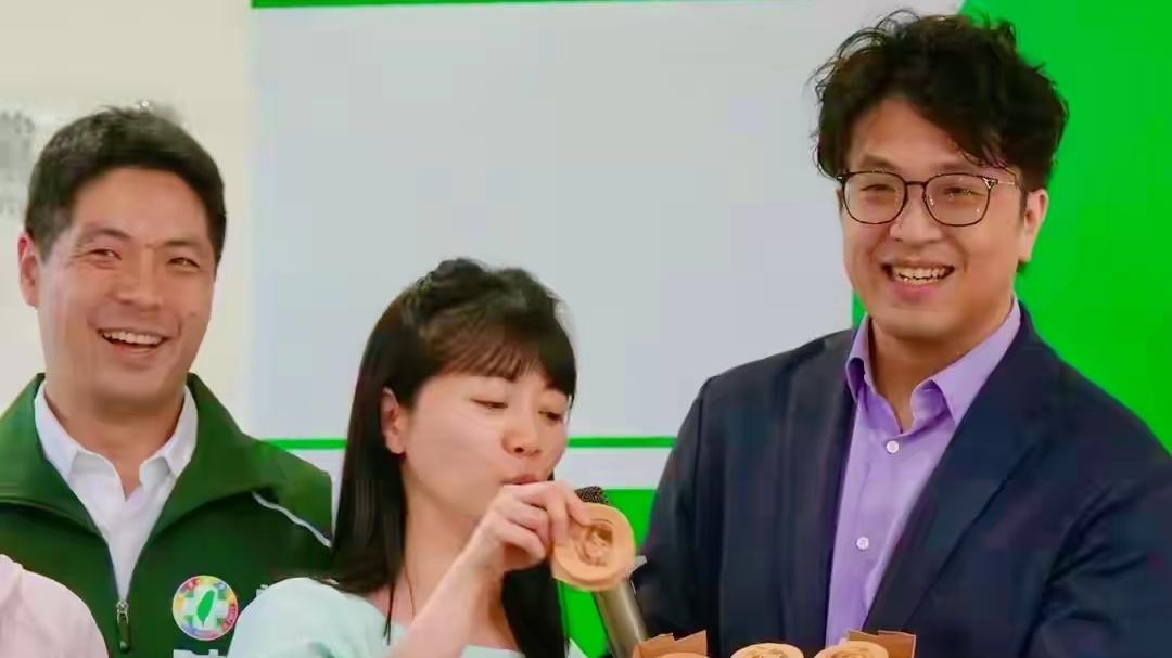 狼狈为奸！
预计今天下午赖清德将正式宣布征召沈伯洋为民进党推荐的台北市长人选，并