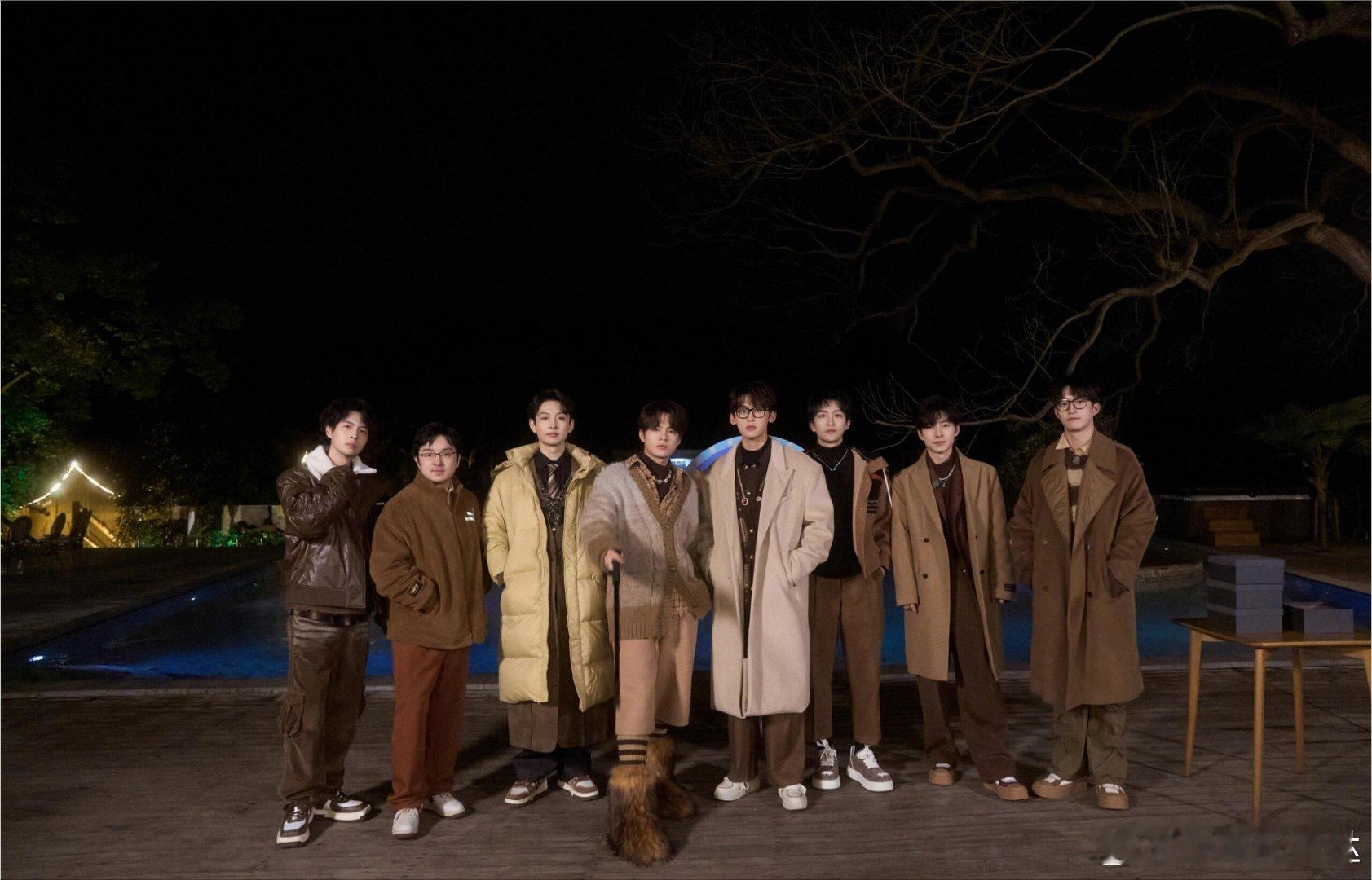 谁又能拒绝得了群像呢一群人的故事似乎总是比一个人更具有魅力南波万  ‖名侦探学院