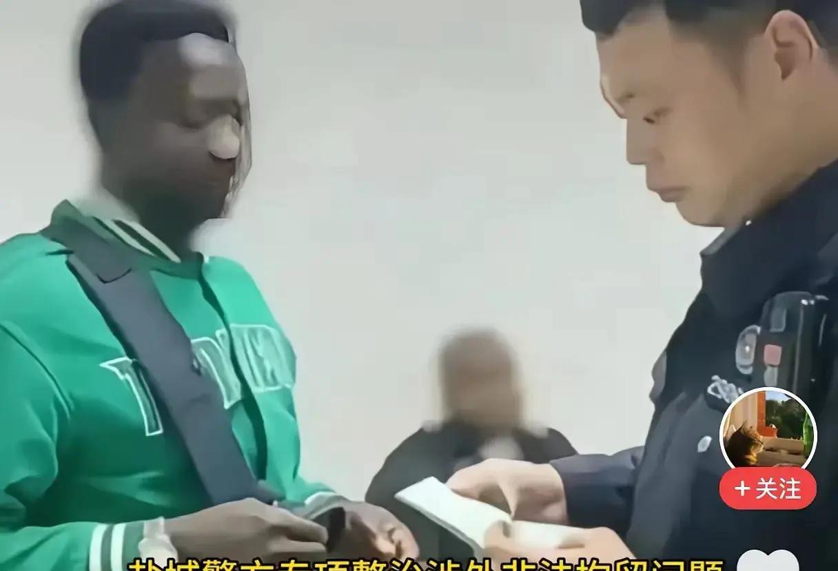 盐城公安最近干了件漂亮事，把盐城一学校的四名长期滞留不走的留学生依法处理了。这几