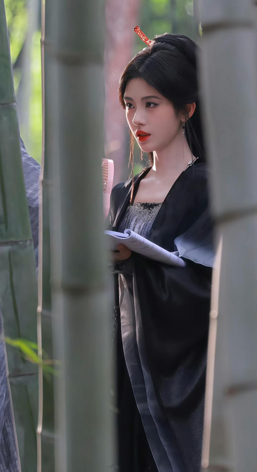 来战鞠婧祎阿黛黑衣新造型路透来啦！鞠婧祎来战黑衣造型冷艳动人好美呀！[期待] ​
