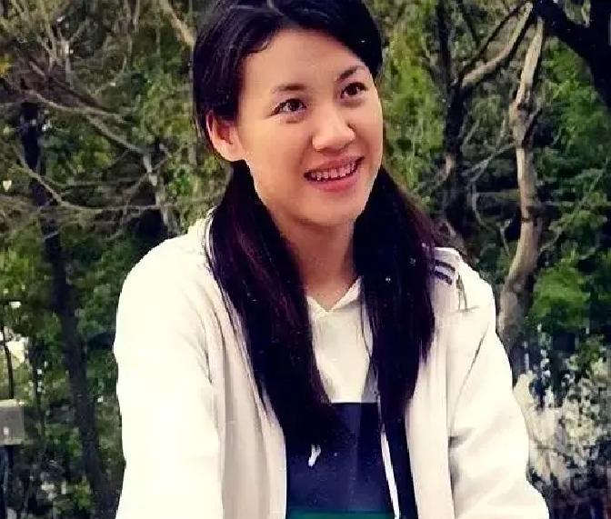 刘琳当年流产还在拍《父母爱情》，张黎转头就娶了别人。
这哪是敬业，分明是拿命在拼