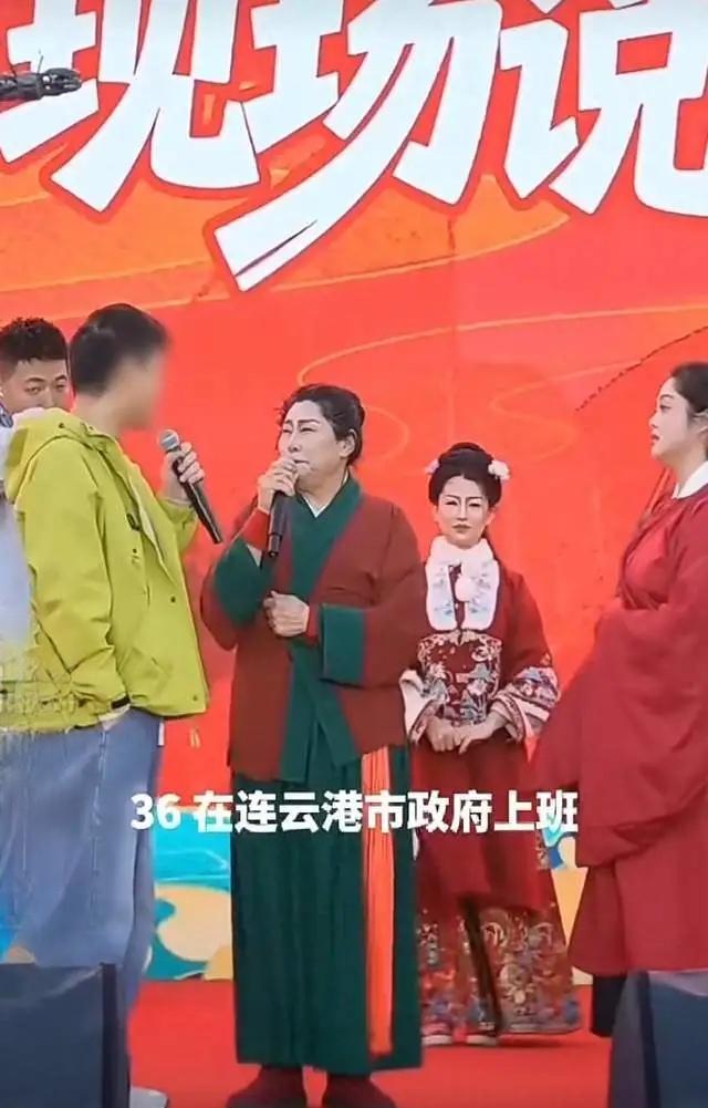 “我在连云港市政府机关上班，家里有宾利添越、保时捷、奥迪R7，房子很多。”

这