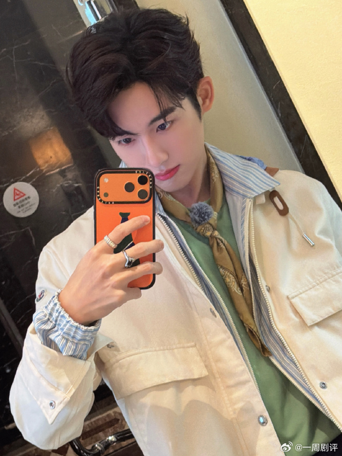 董思成上班搭子上线董思成晴天娃娃来的董思成真的像晴天娃娃一样，一上班天气就超好，