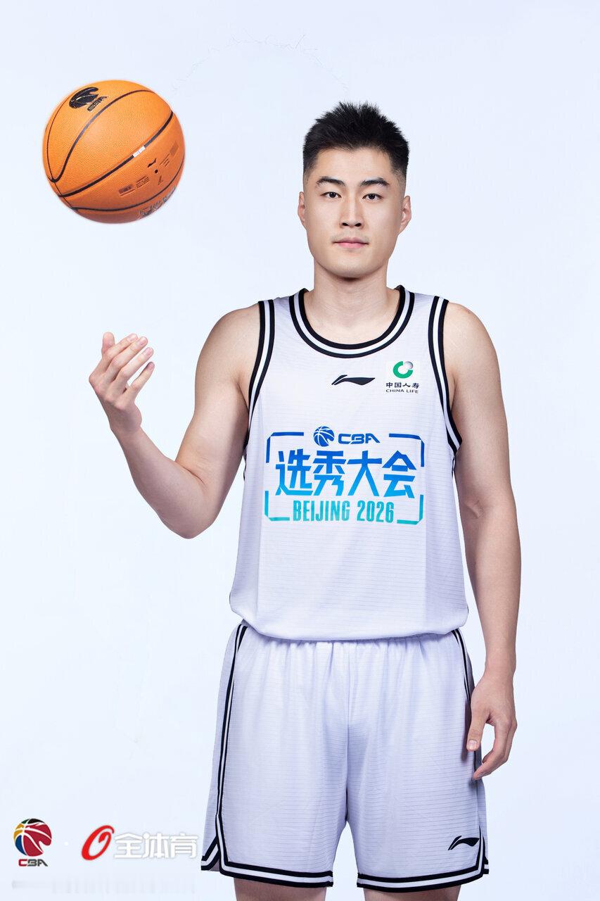 选秀热门球员许熙桐定妆照 cba