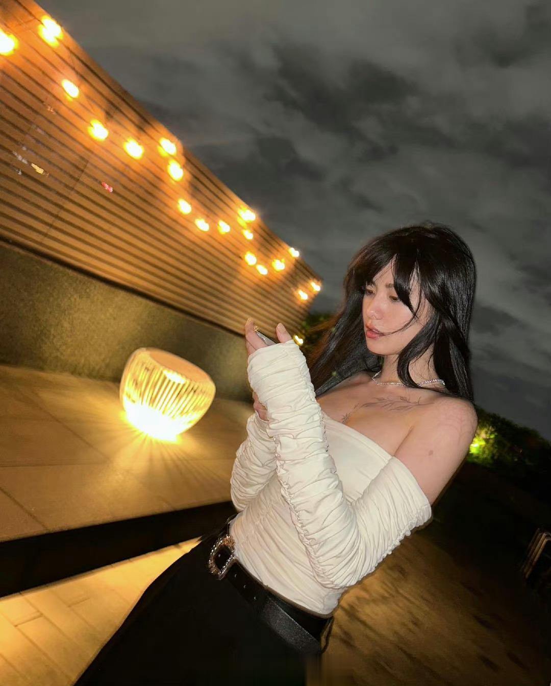 #明星私服搭配[超话]# 林珍娜 Nana   更新ins 美神降临！ ​​​