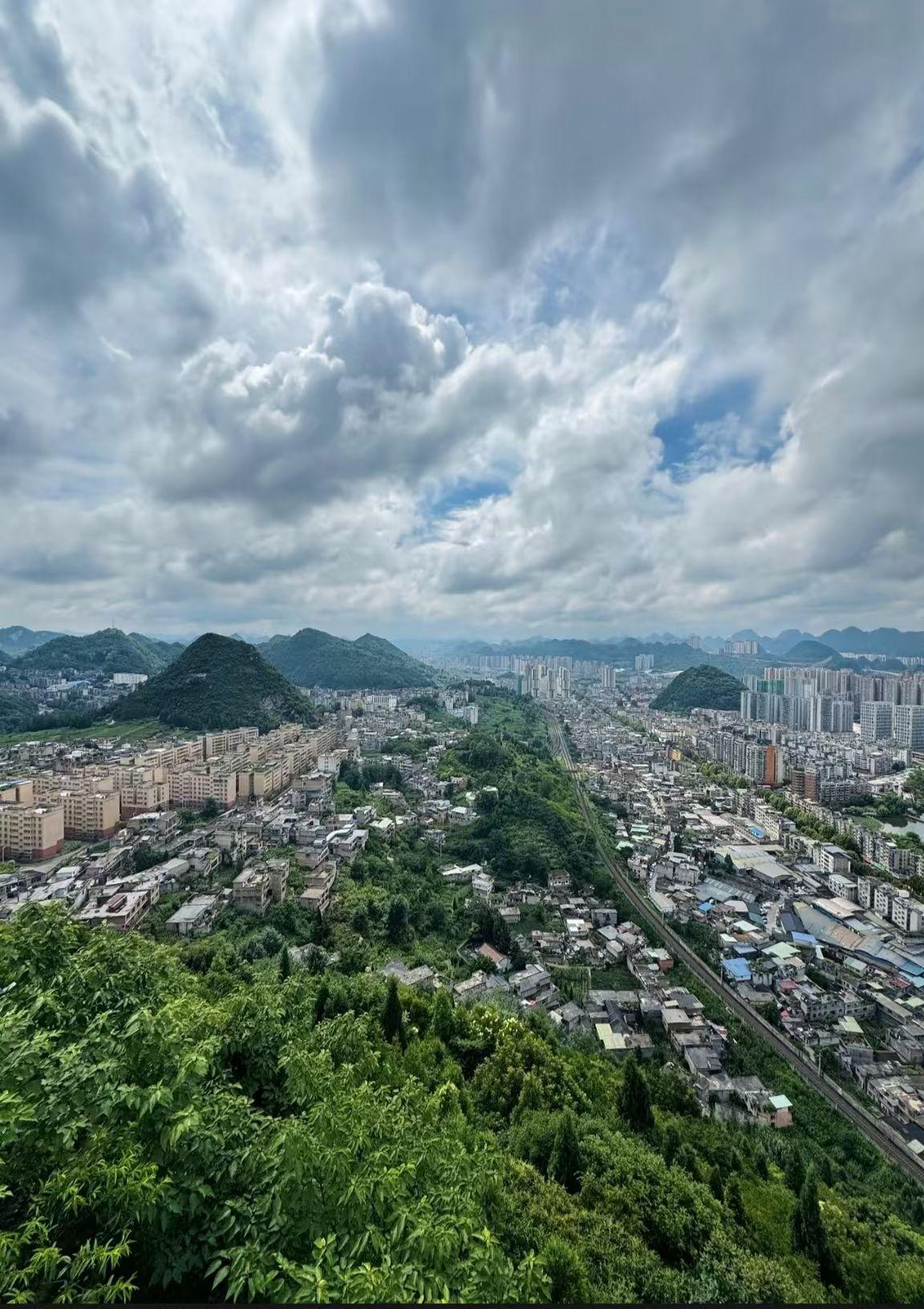 外卖员大雨超时送餐你会给差评吗暴雨属于特殊情况，外卖员奔波实属不易，我不会给差评