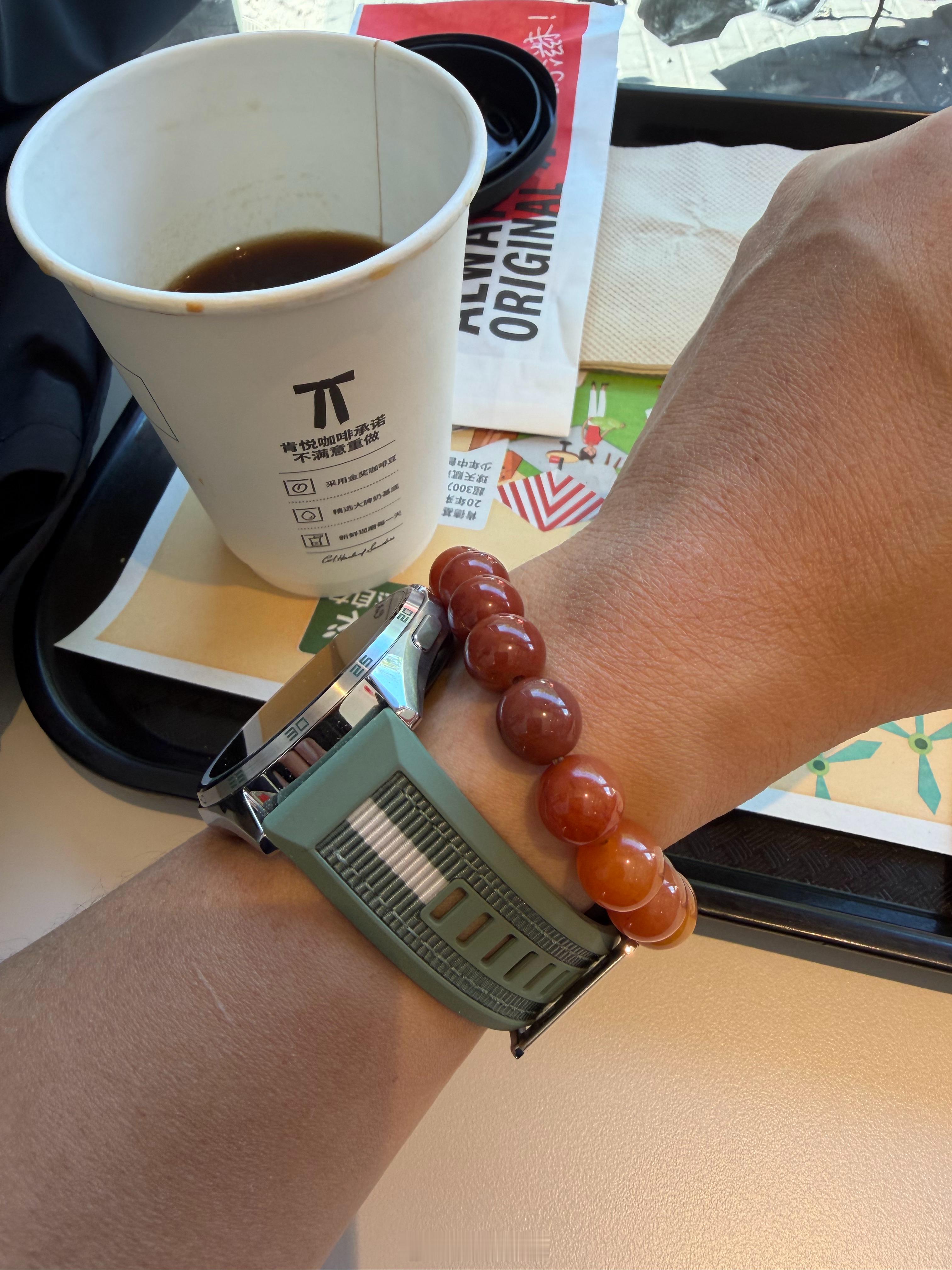 也到了带手串的年龄了科普一下：这是在新疆克拉玛依乌尔禾区买的，原产地的手串，非常
