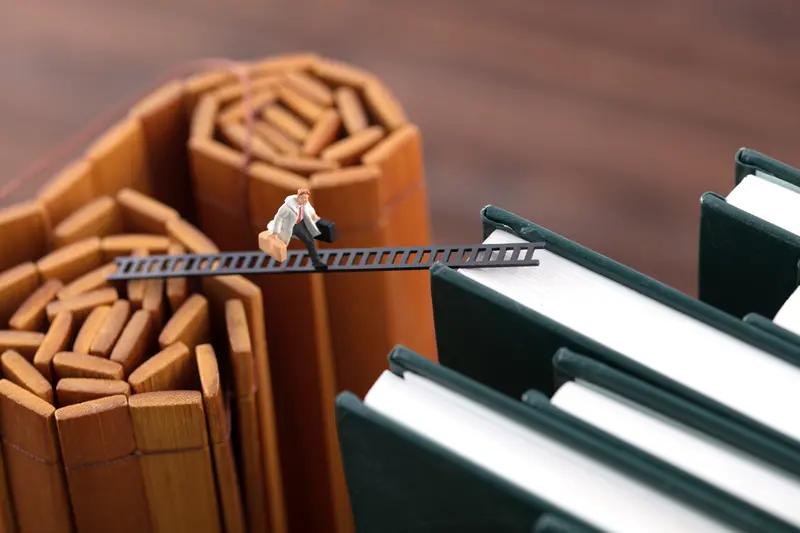 我坚持创作，是因为创作能实现双向价值。我把看到、学到的知识转化为认知，用最真实的