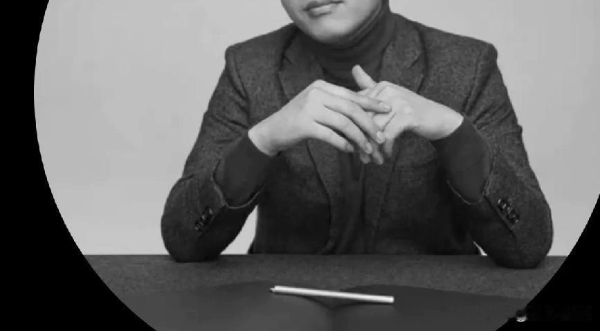 对于张雪峰离世这事，我看了他前面很多的留言，说白了就是他自己亲自把命推开的。
