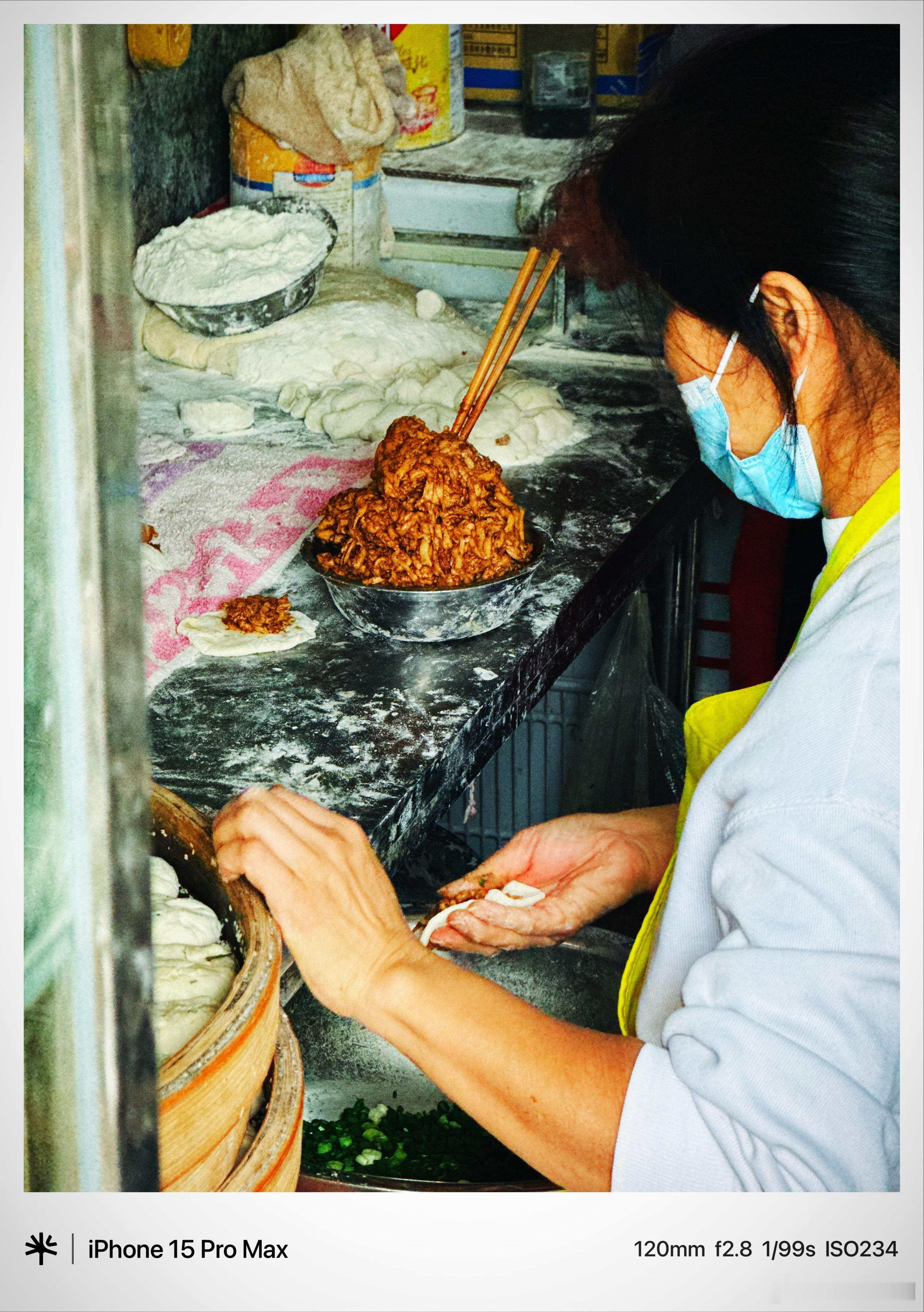 投行泰山的街拍 福州市区内，泰山最爱的永泰葱饼店，没有之一！推荐路过的朋友们都来