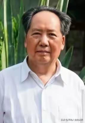 毛主席是古今世界巨人中的巨人！毛主席中国人民的骄傲！毛主席高瞻远瞩，看透一切，伟
