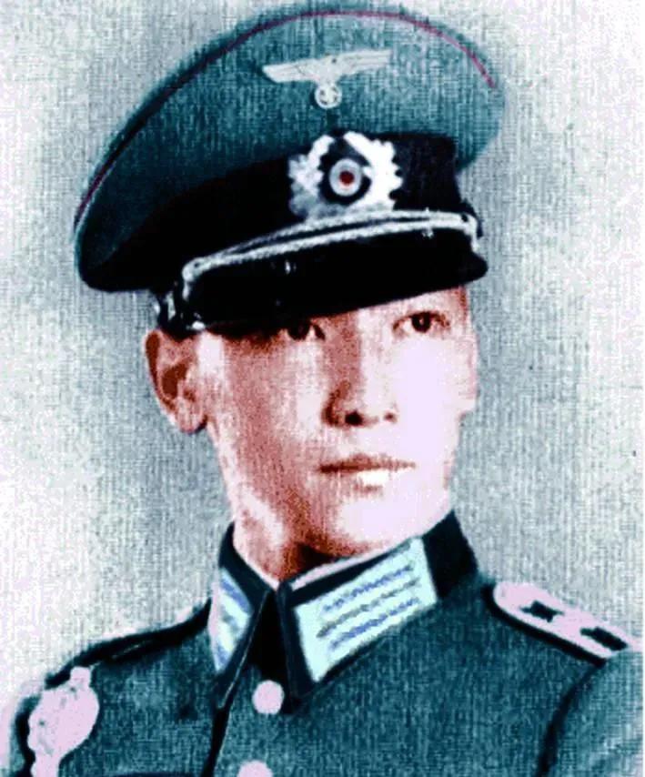 1916年，蒋介石收养了一个男孩，妻子见蒋介石对养子的态度竟比亲儿子还好，不由得