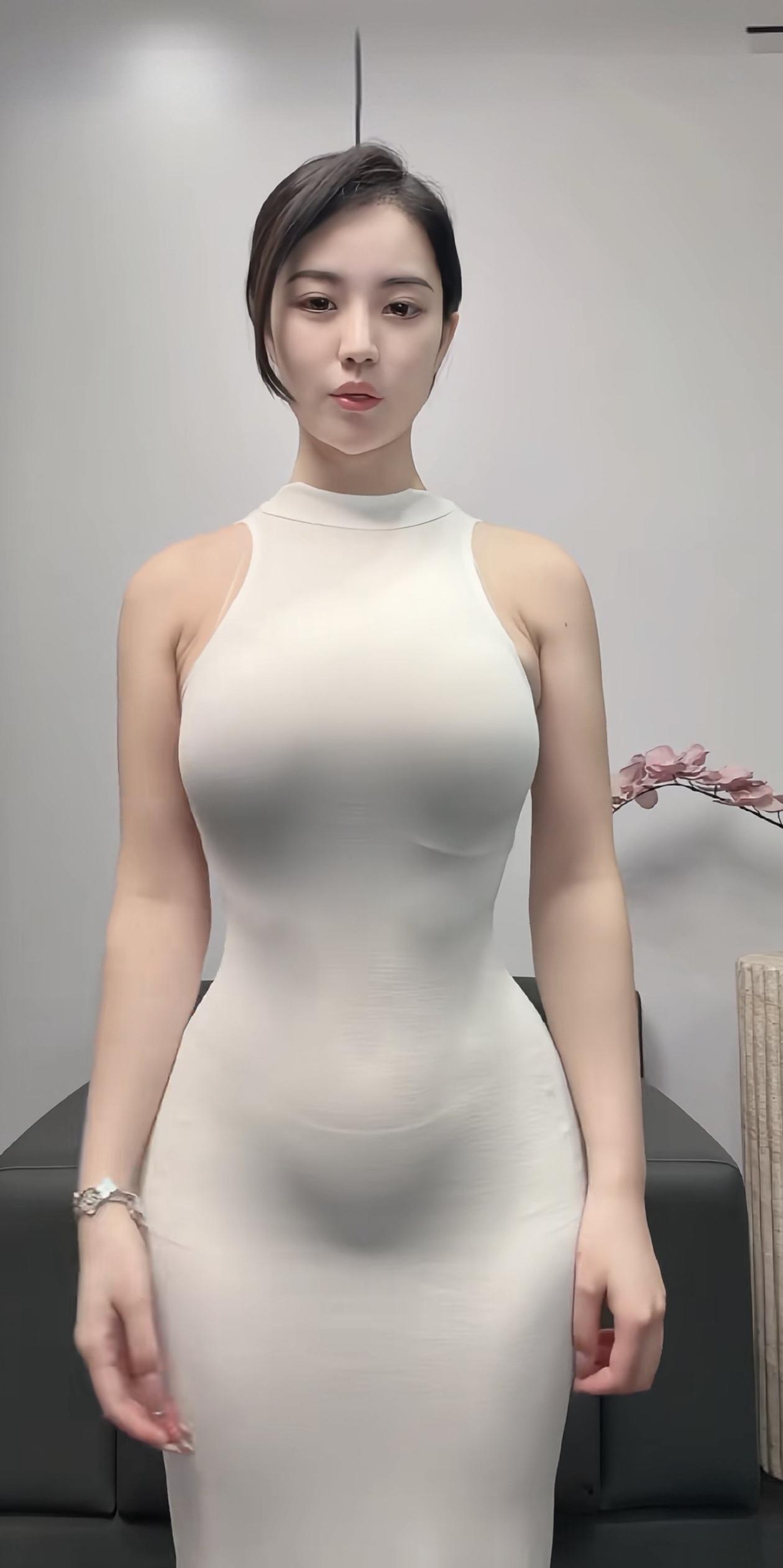 一袭白裙，淡雅自持