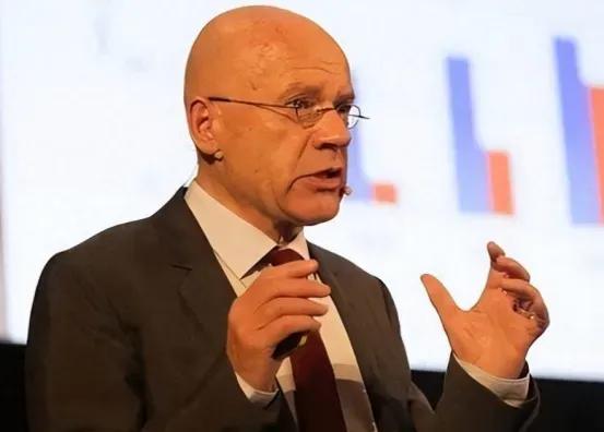 英国学者坦言：美国之所以一直针对中国，是因为中国犯了一个大错。一个建国才二三百年