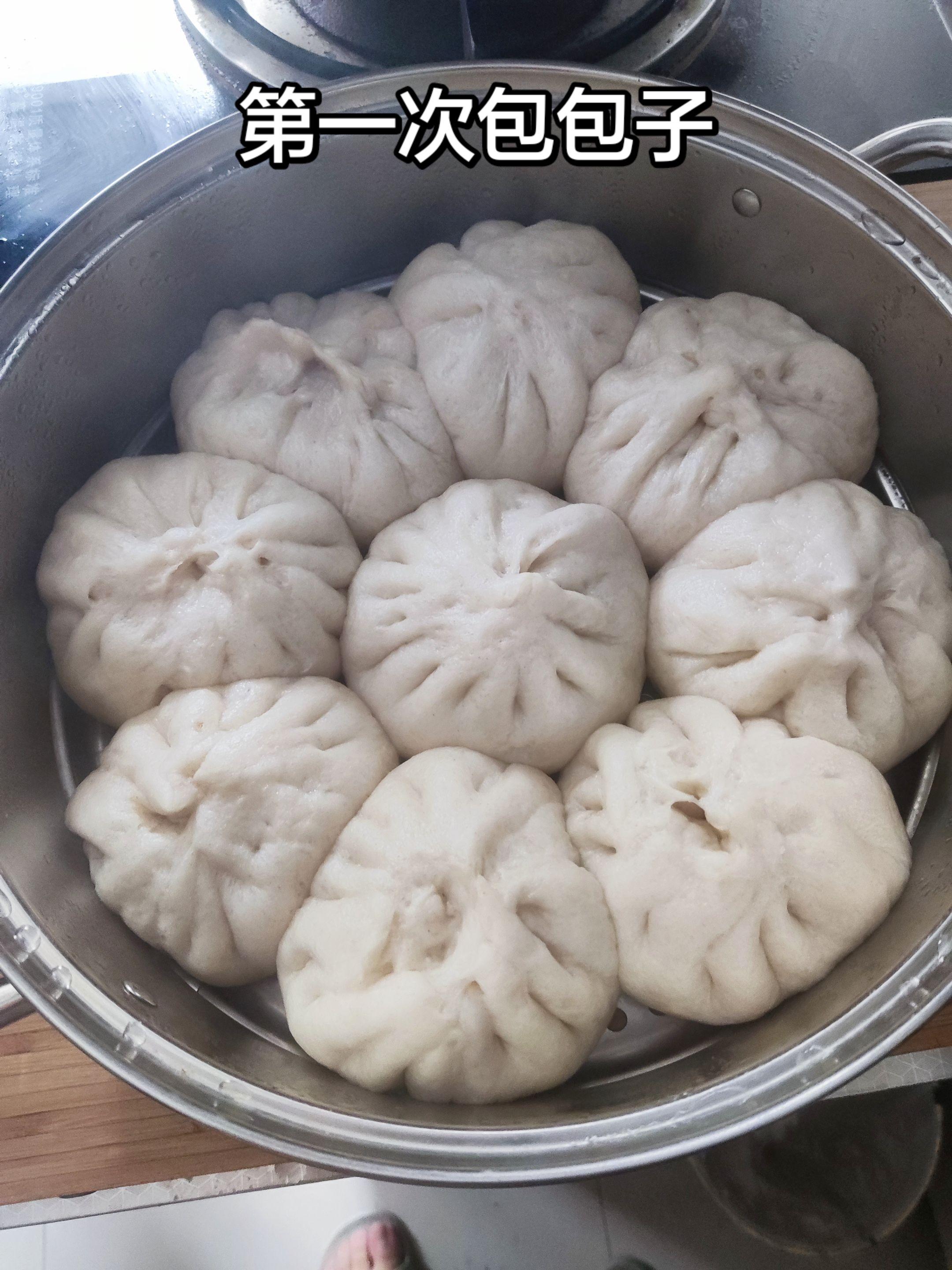 包子。第一次做包子，加上新上线的歌追光的人