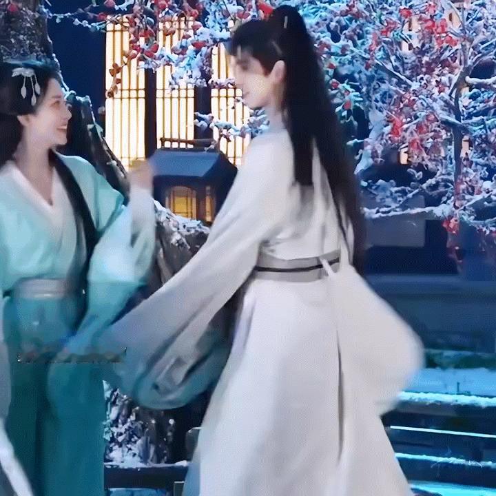 孟子义何与女A男O孟子义何与百花杀女A男O不同于传统古偶男强女弱的套路，《百花杀
