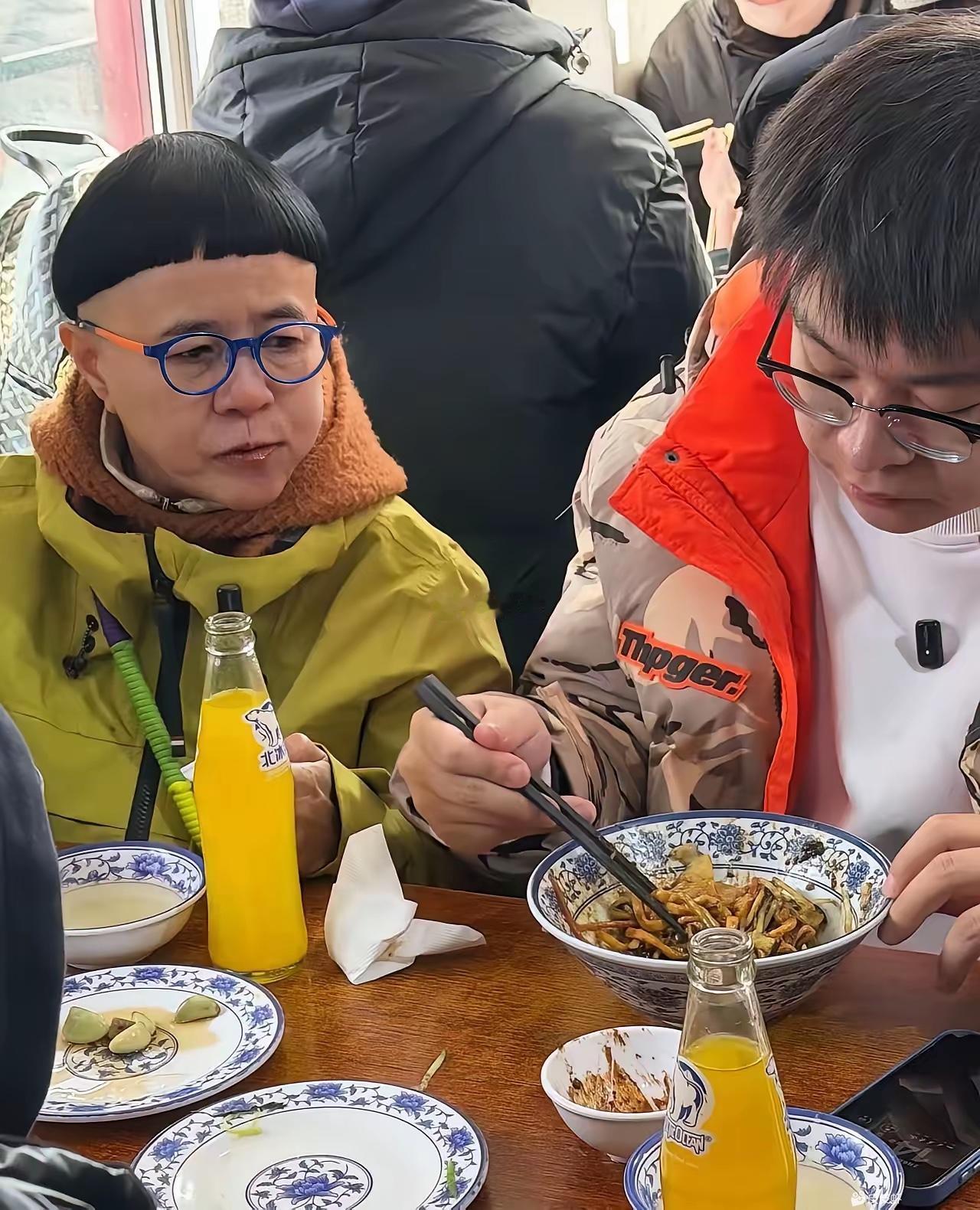 身边没人告诉她这个发型真的不好看吗？ 