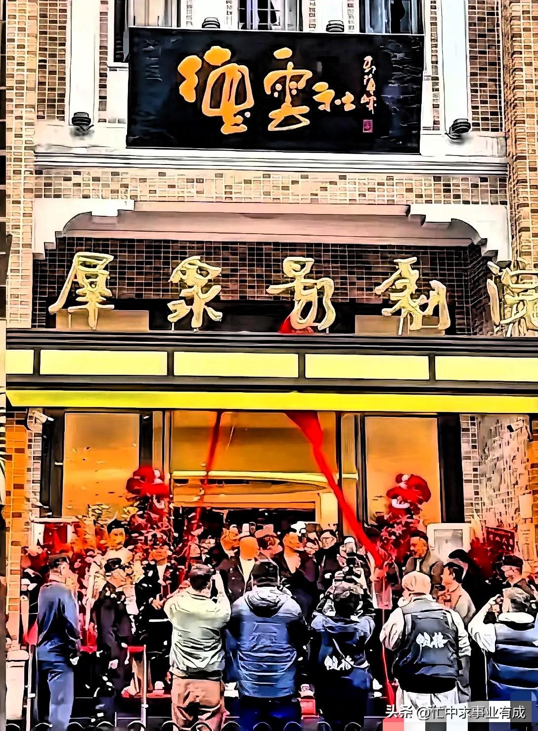 有位同事刚从上海德云社演出回来，他说现场的气氛和网上的评价差别太大了。 他说相声