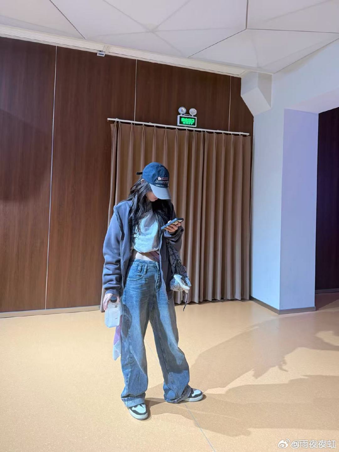 徐梦洁乘风自我介绍 姐姐妹妹们好，我是徐梦洁！小彩虹乘风自我介绍，温柔开场，期待