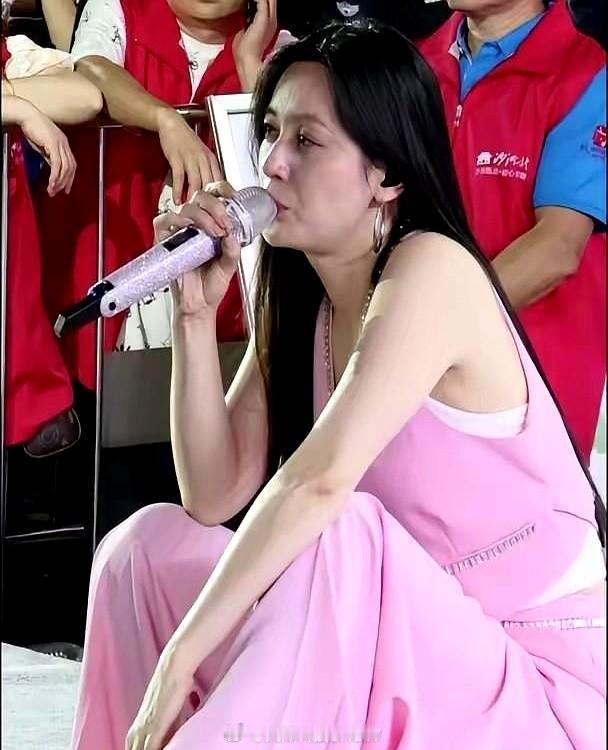 央视曝光减肥针打针减肥根本就是胡扯！就算是能瘦，也是牺牲健康换来的，而且这种速成