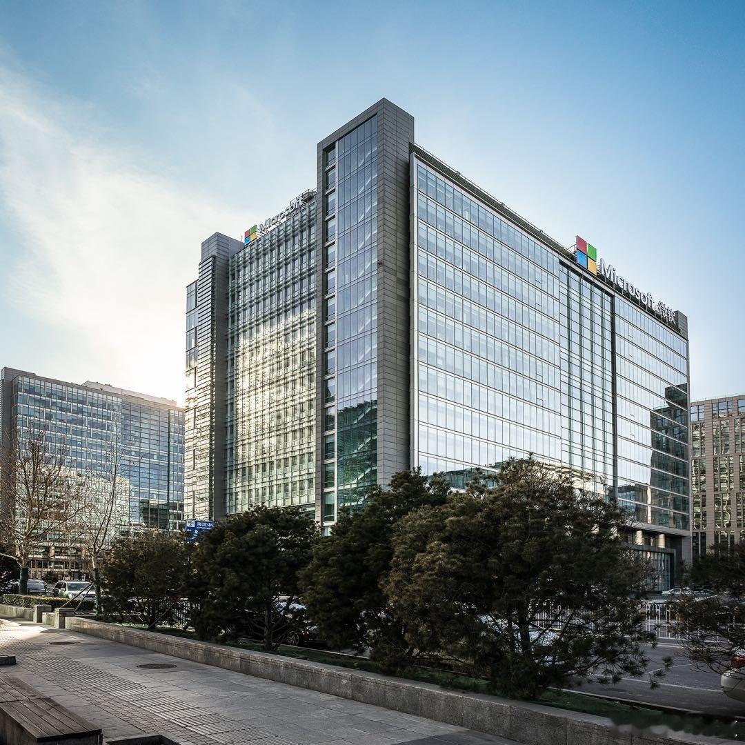 【微软回应AI支出争议，微软回应Anthropic竞争压力】2月25日消息，在人