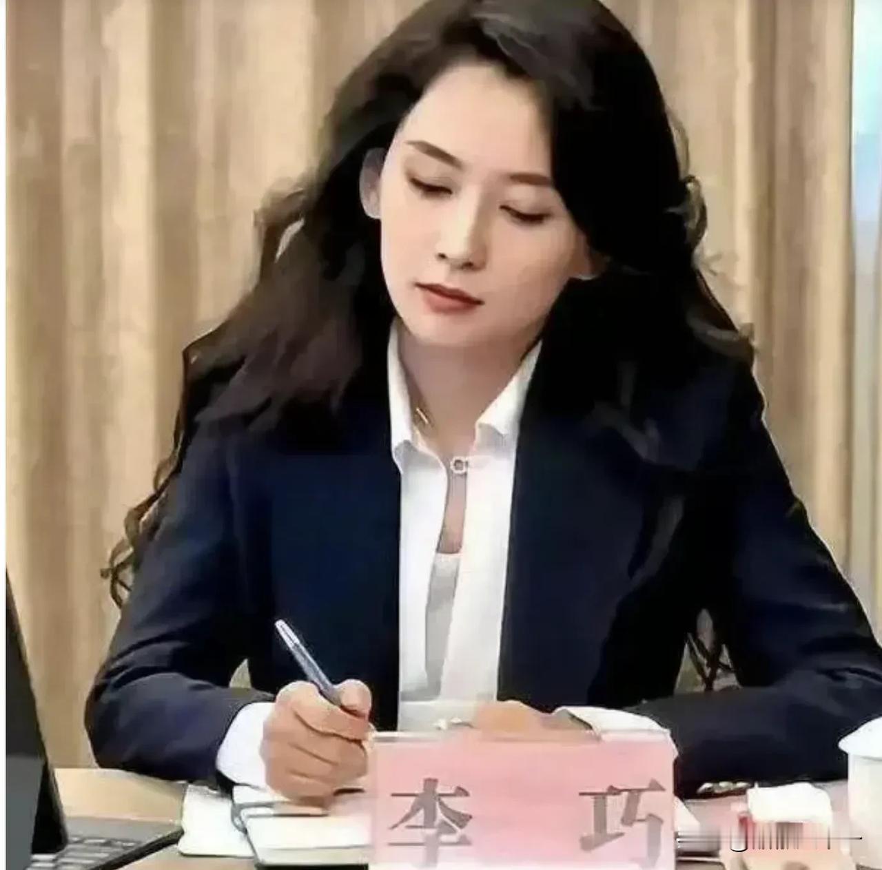 第一段情史：齐丹，汪峰经纪人

第二段情史：葛荟婕，育有一个孩子

第三段情史：