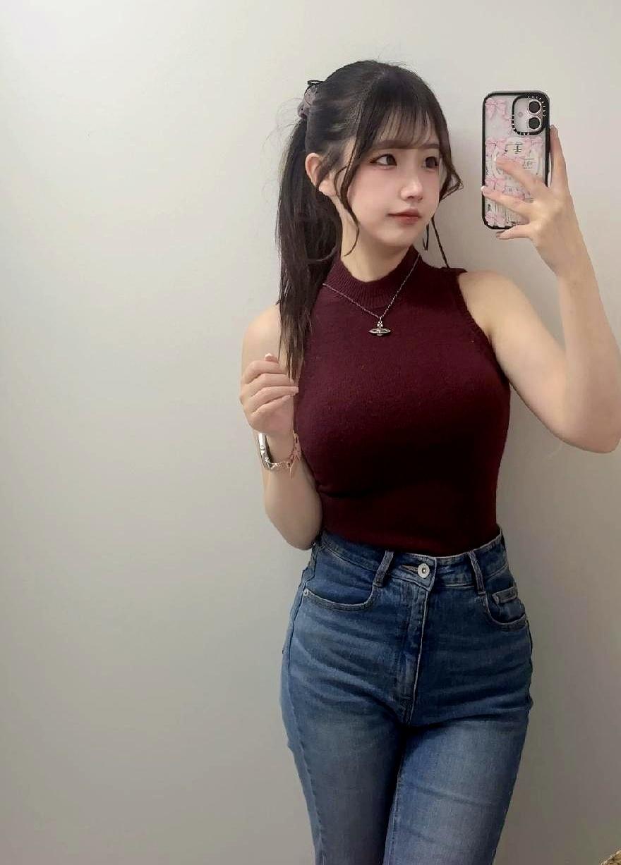 见过提着两只箱子的日本姑娘，跟着男友回县城的吗？
她把租的屋子退了，说走就走。