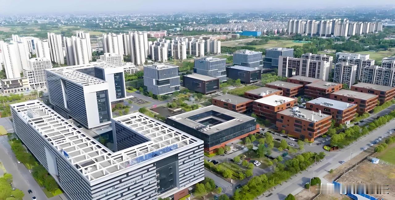 如何加速航空航天产业聚集?

各位领导，该如何加速航空航天产业聚集？

说真的，