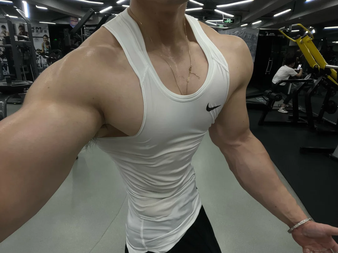 宽肩窄腰的快乐