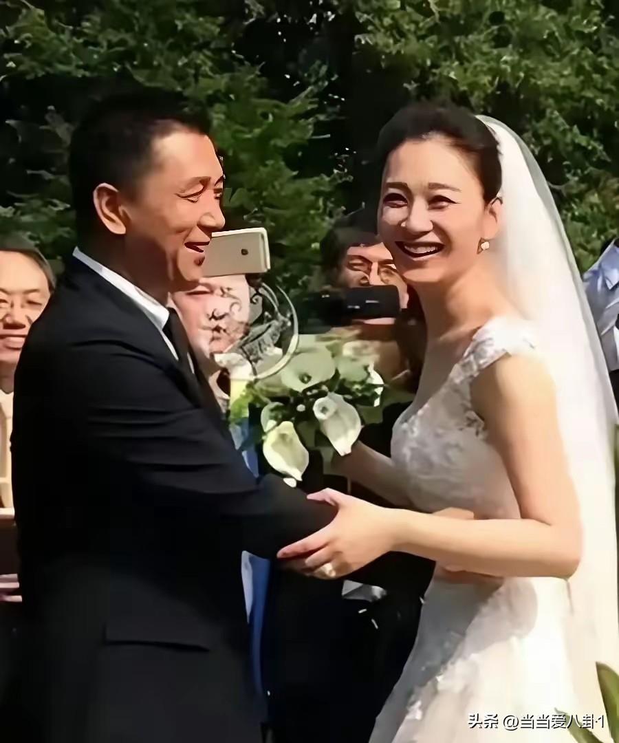 随着李小冉、徐佳宁官宣离婚，流传十几年的经典“五亿宠妻名场面”终于被还原真相！原