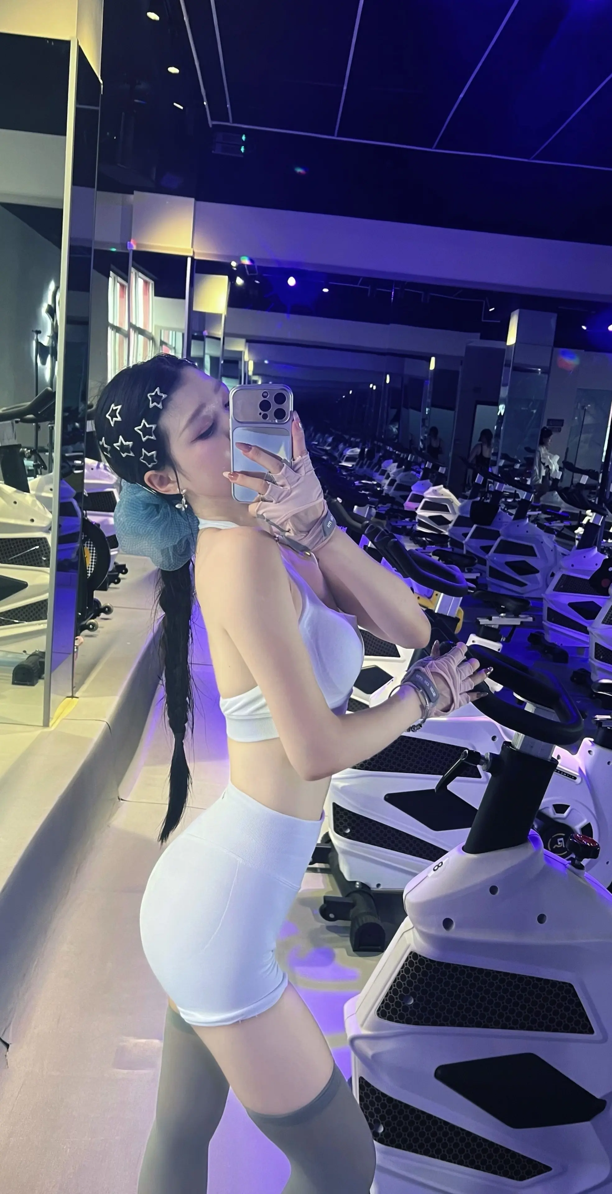 健身是我释放情绪的唯一方式了  我的意思是：今天你快乐吗