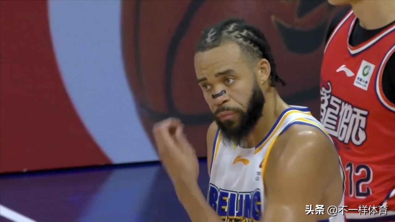 陈盈骏13分13助攻，CBA北京队客场98-85战胜广州队迎来三连胜！麦基9中8