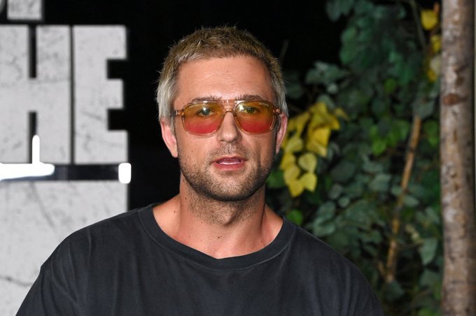 不是……Brandon Sklenar你咋了？是你自己要求的这个造型吗？[允悲]