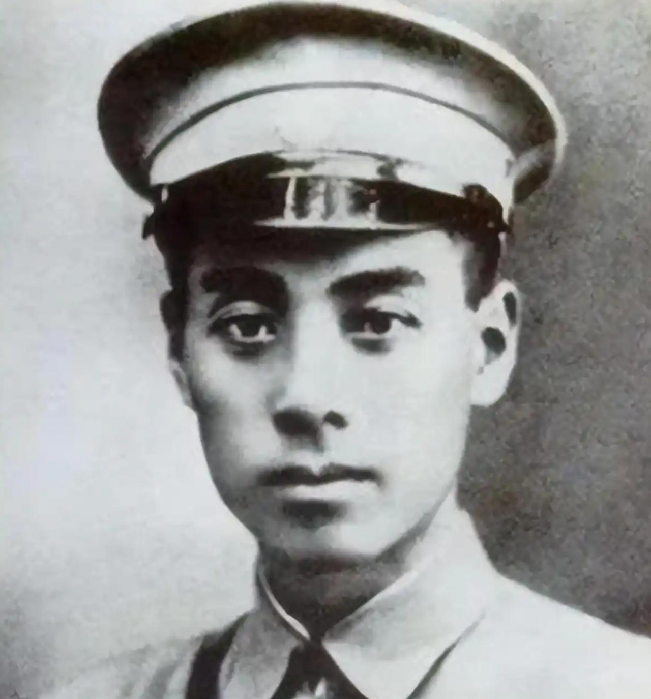 周总理唯一”儿子“隐姓埋名四十多年，直到总理离世，真实身份才慢慢曝光。更奇的是，