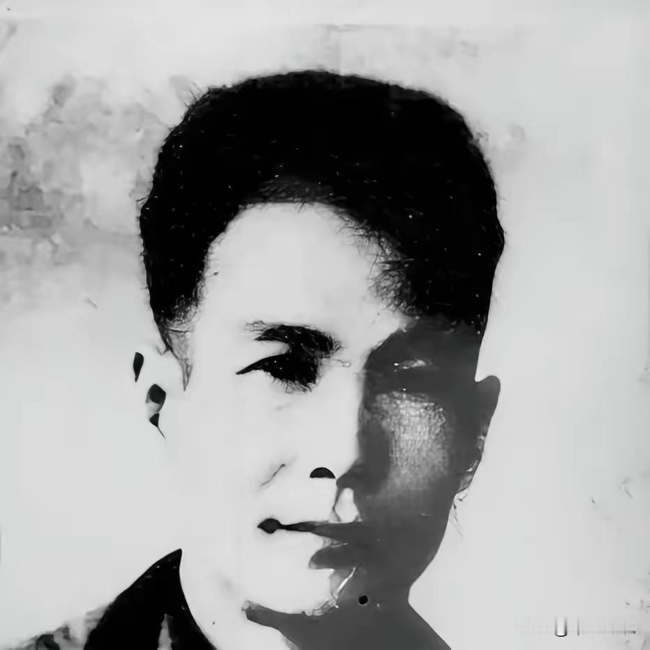 1948年，狱医刘石人到女牢诊病，刚到门口，一女犯突然趔趄摔倒在他身上，并迅速塞