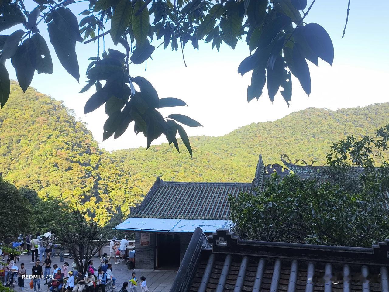 #分享一下你随手拍的山顶景色#站在鼎湖山庆云寺看日落青山。