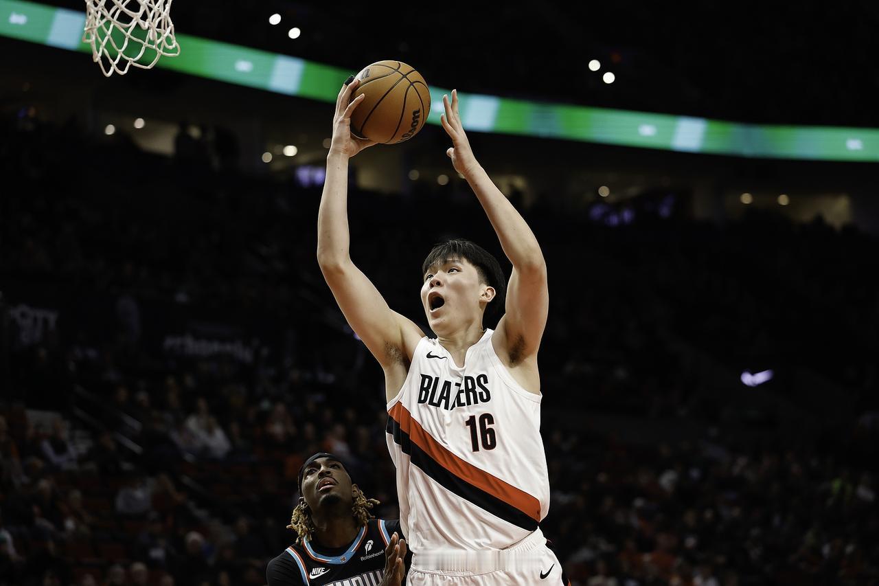 开拓者媒体人说：“虽然杨瀚森不够NBA水平，但他确实受到了不公正的吹罚。对于一个