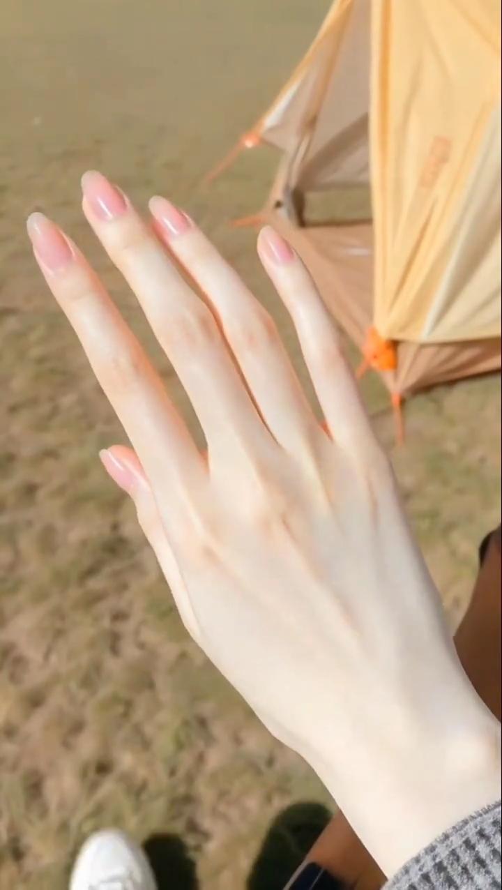 青葱玉指，肤如凝脂这么漂亮的手适合做什么工作。？友友