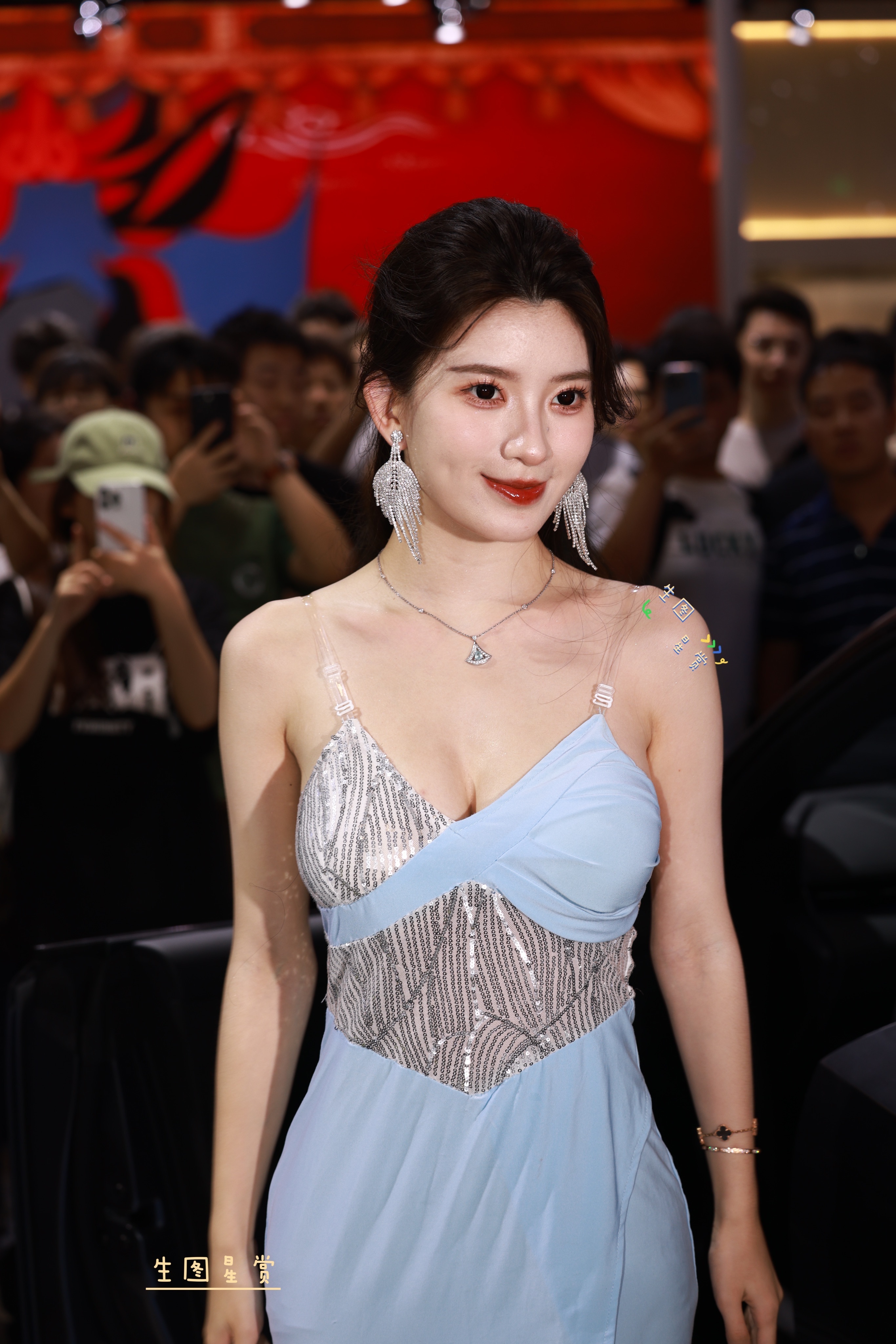 BB酱大湾区车展生图直出，大秀傲人好身材[憧憬] ​​​