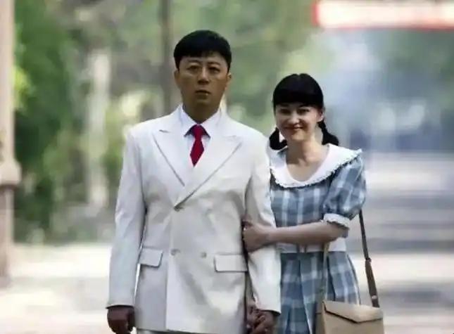 父母爱情中最让人心寒的不是军官们嫌弃原配妻子，而是他们生育的儿子都无法共情自己的