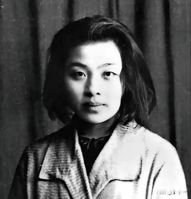 20万美金悬赏一名女地下党，脚跟钉满铁钉待枪决，签死刑令的局长连夜弃城逃命
 