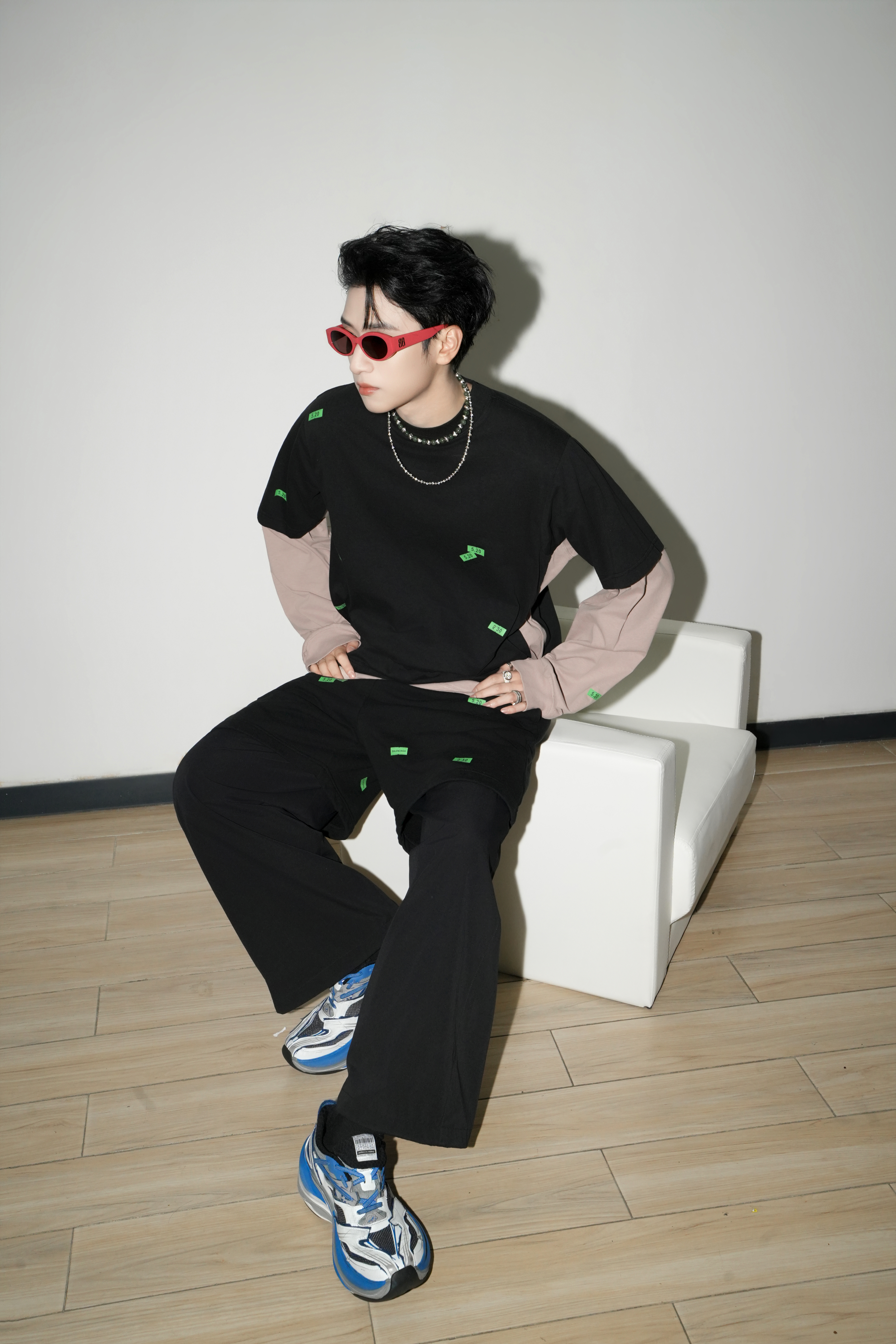 杨超越、严浩翔、宋妍霏、黄明昊出镜BALENCIAGA 520挚爱限定系列，灵感