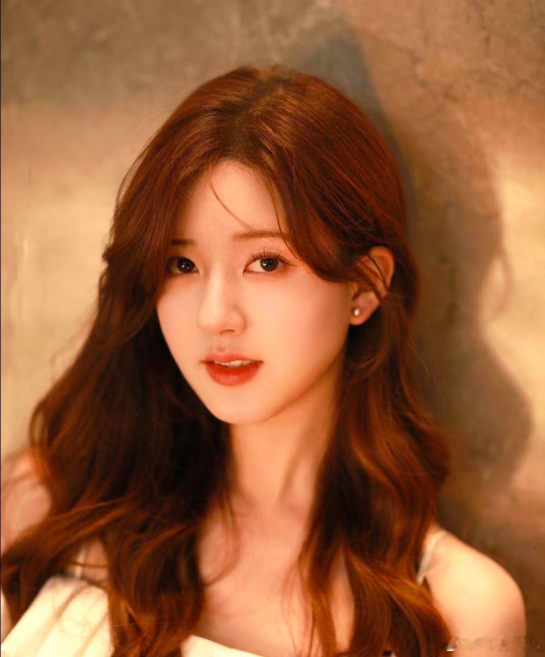 赵露思直播聊到《许我耀眼》时说，要是当时身体没出状况，这部剧说不定能播得更好。这