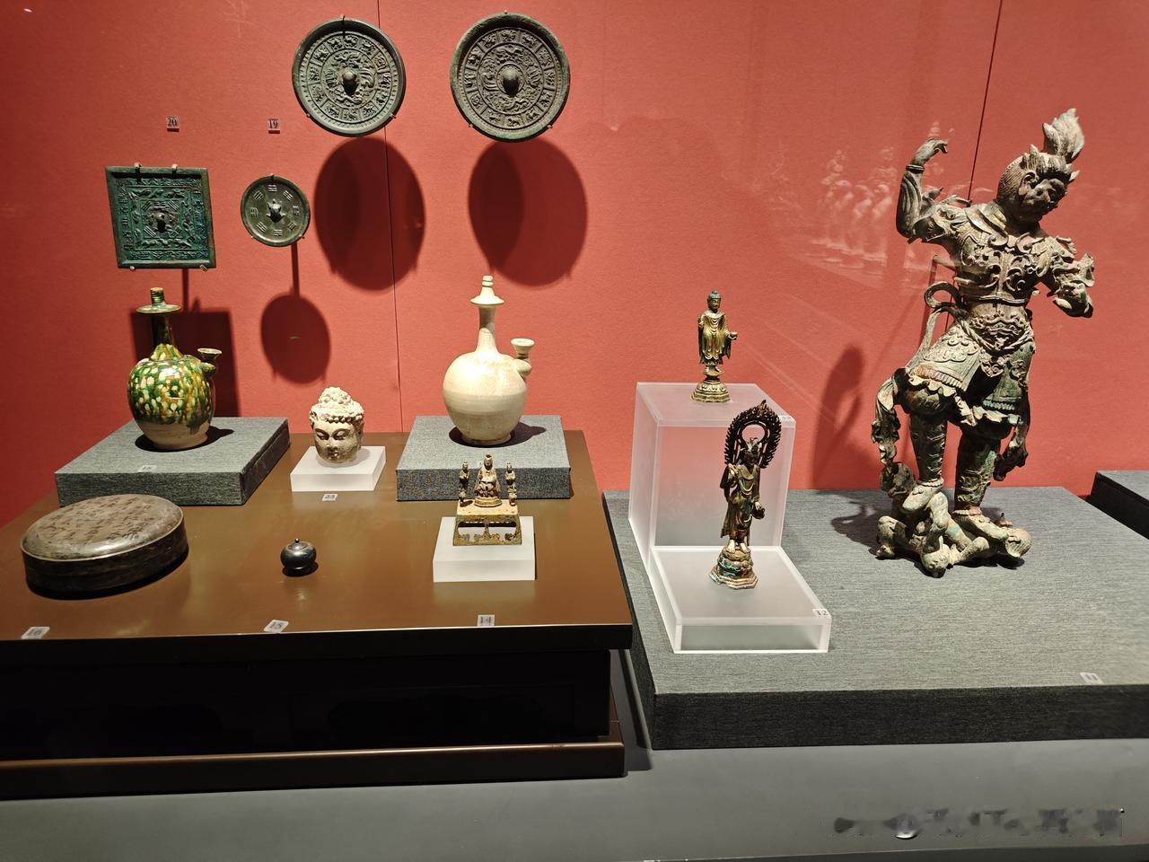 陕西历史博物馆——位于西安市雁塔区小寨东路，馆藏文物数量多、种类全、品位高、价值