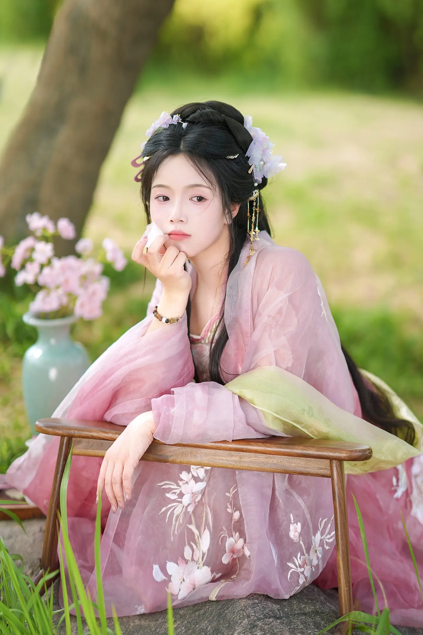 “应是绿意晓声浓”