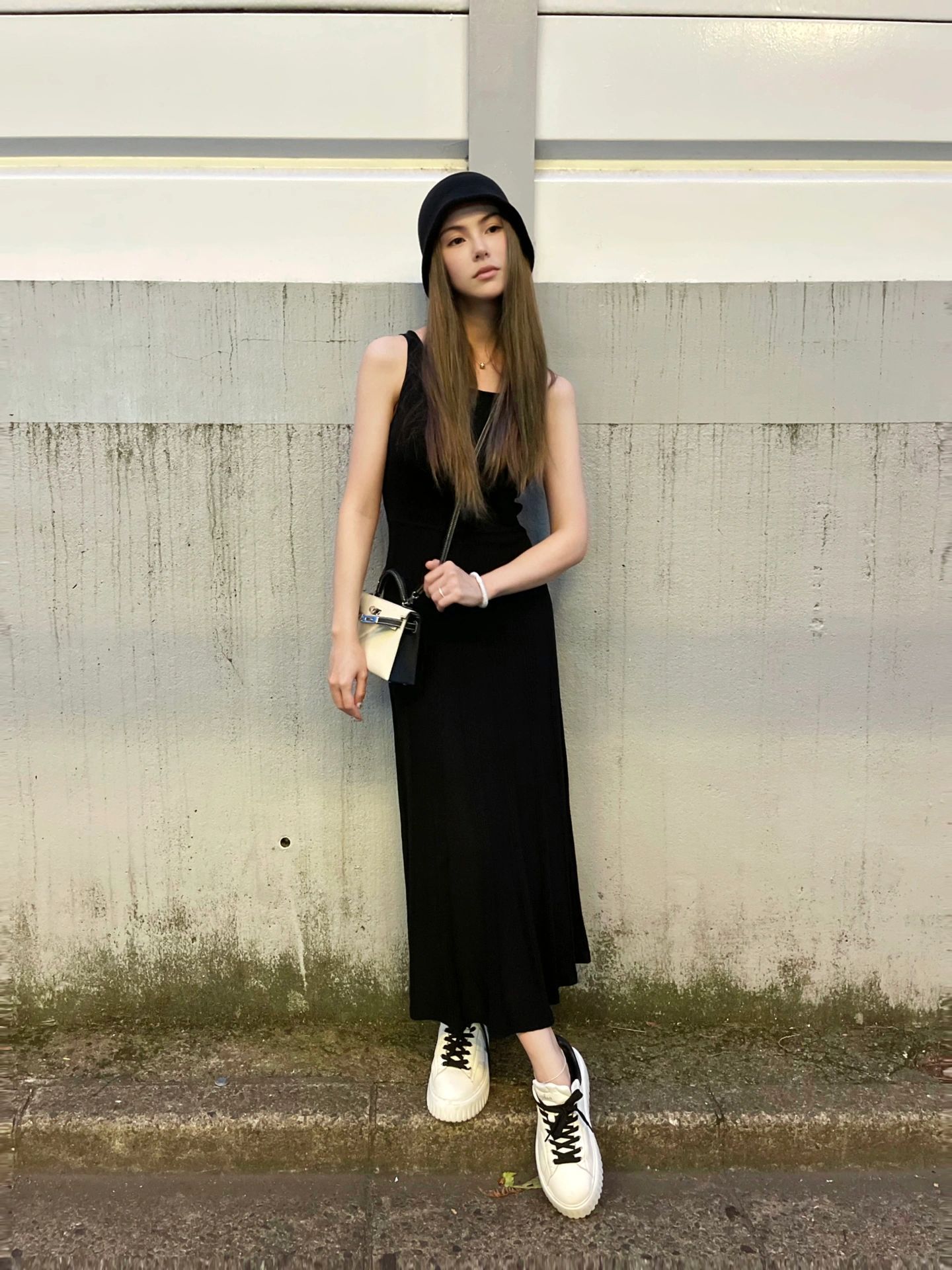 #昆凌[超话]# 20230715小红书更新：是誰在幫我拍照呢📷||小小攝影師