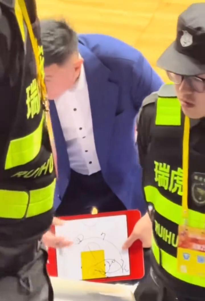 谢谢。来了，汗水挥洒的赛场。