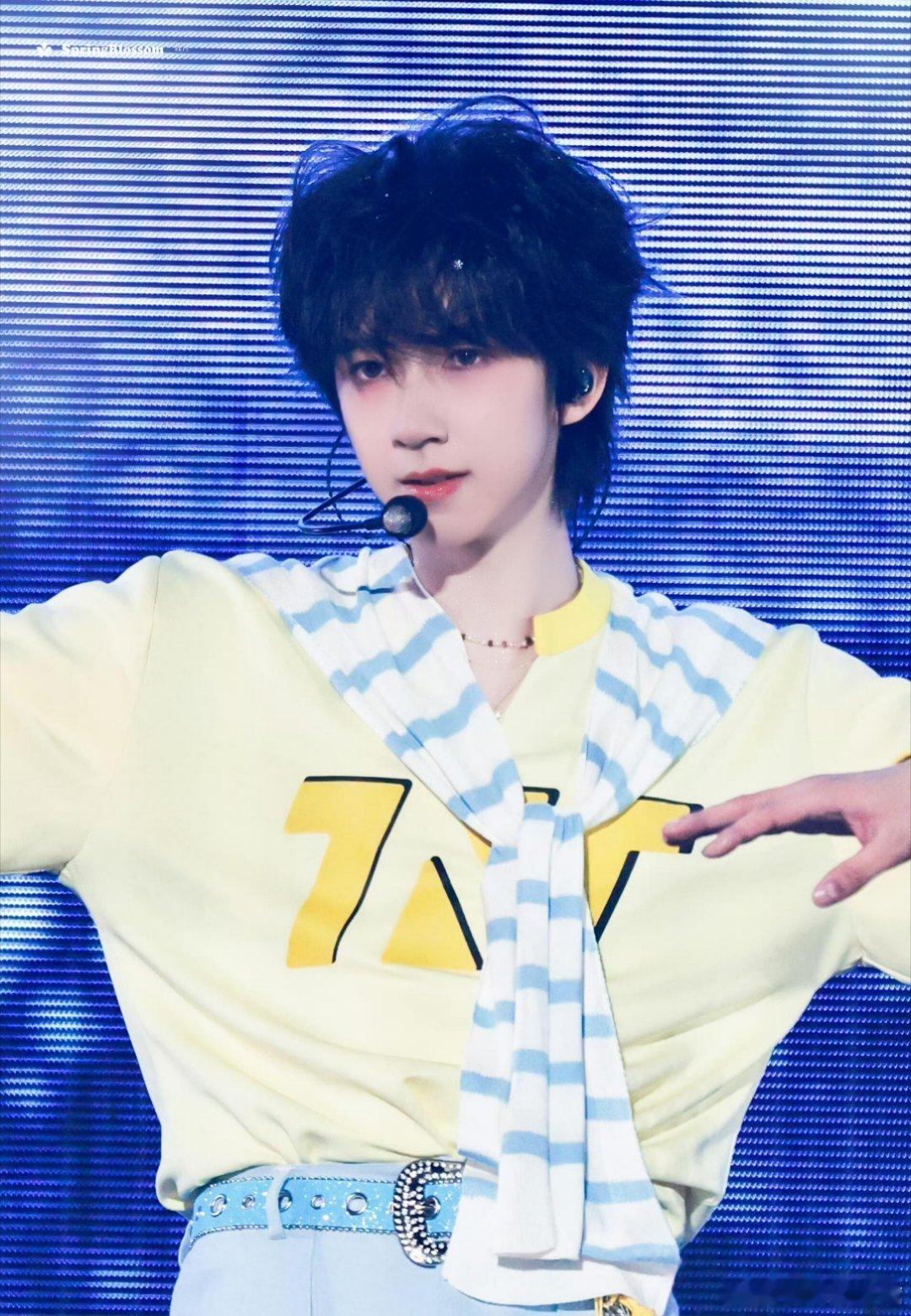 贺峻霖新学年体测成绩贺峻霖的体测数据简直像开了挂：6.6 秒 50 米、270c