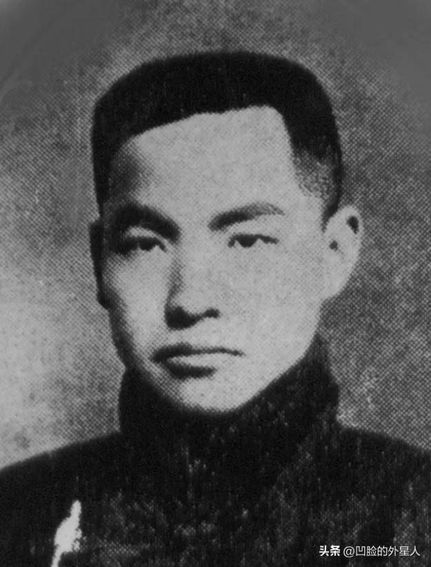 1909年，年仅15岁的邓中夏不得不娶自己的嫂子为妻，但嫂子已经和哥哥成婚一年，