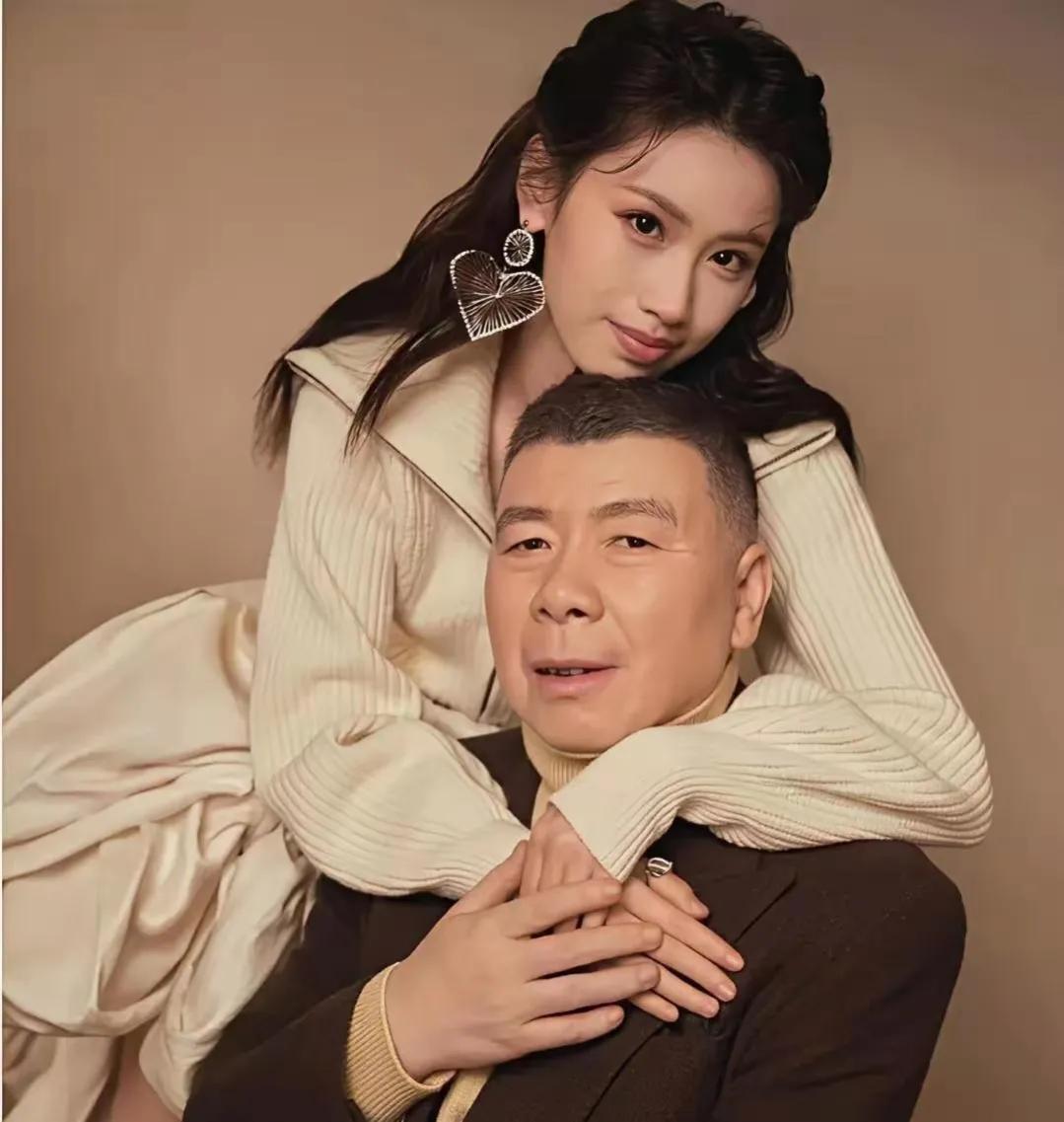女大十八变，当初那个被人嘲笑的龅牙妹如今长成了大美女。